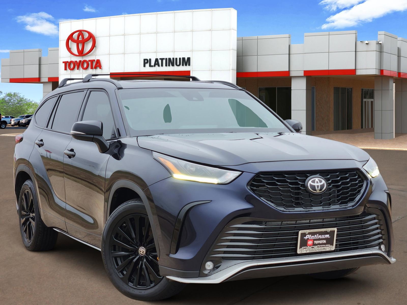 Used 2023 Toyota Highlander XSE image 1