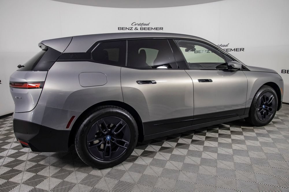 Used 2024 BMW iX xDrive50 AWD/4WD image 3