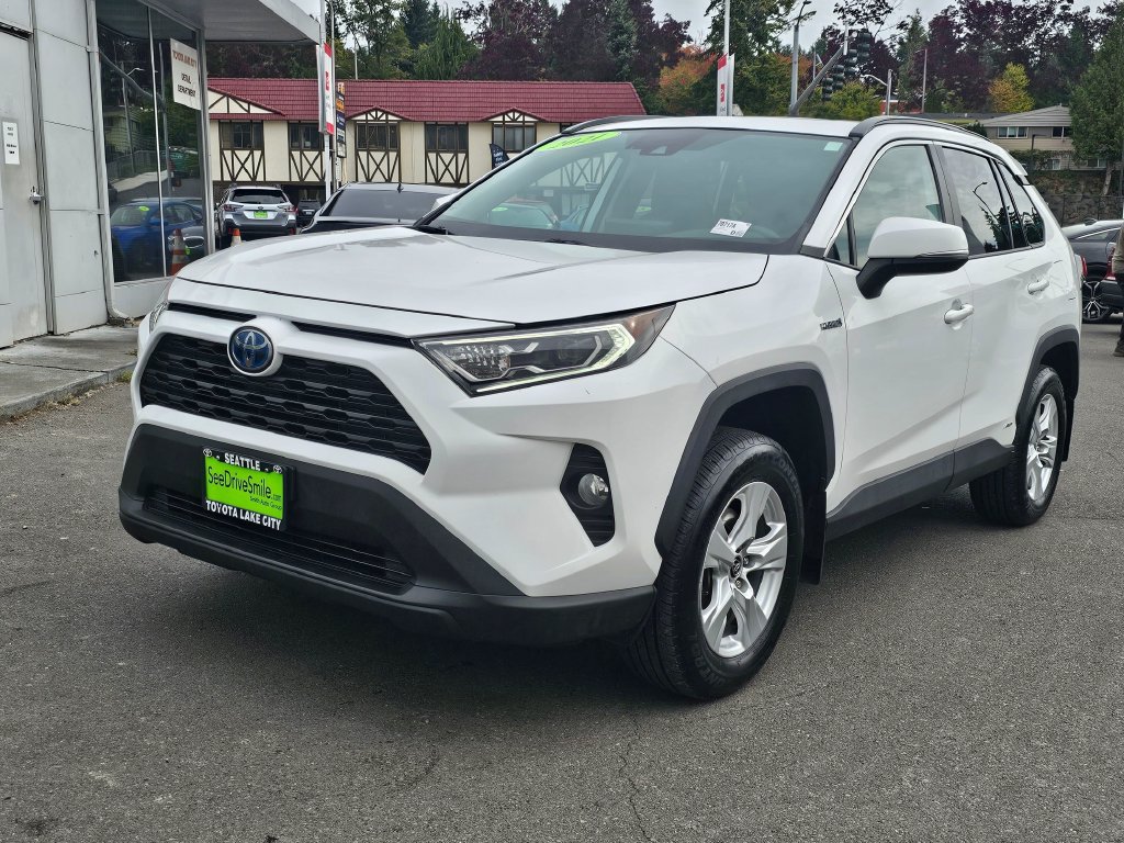 Used 2021 Toyota RAV4 XLE w/ Convenience Package AWD/4WD image 3