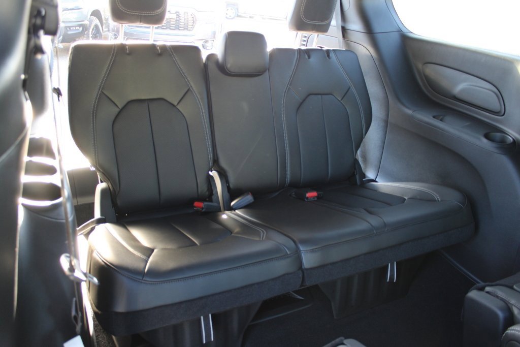 New 2026 Chrysler Pacifica Select image 31