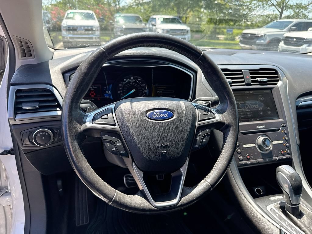 Used 2016 Ford Fusion Titanium FWD image 11