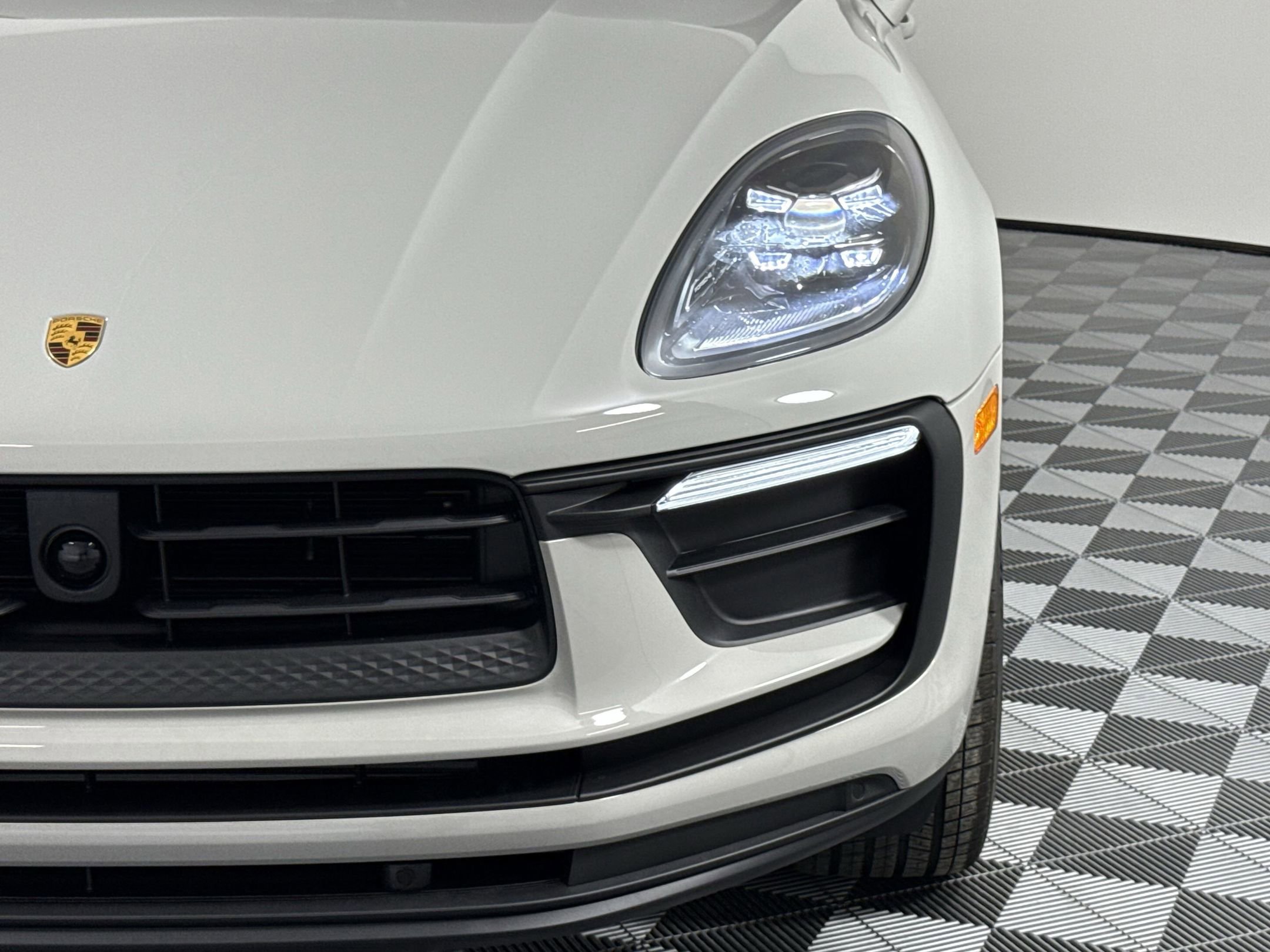 New 2025 Porsche Macan image 11