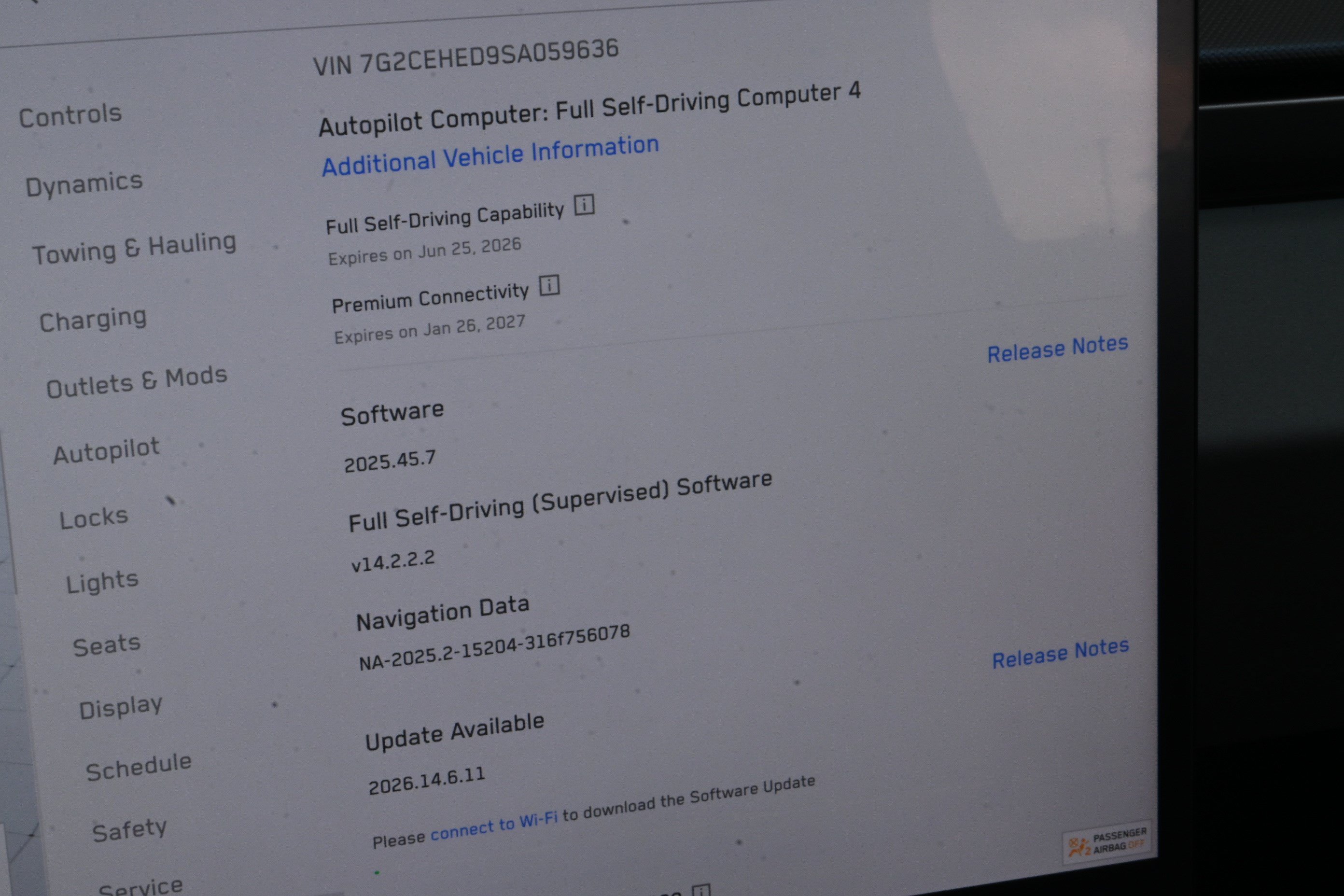 Used 2025 Tesla Cybertruck AWD Crew Cab image 27