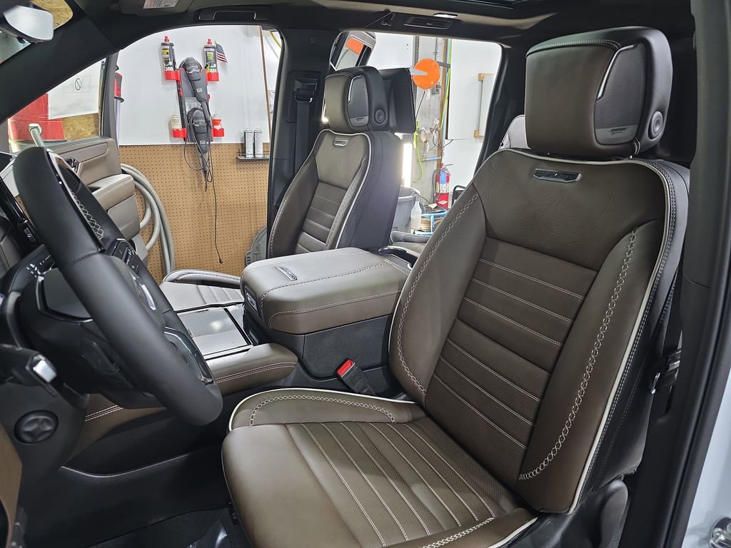 New 2026 GMC Yukon XL Denali Ultimate AWD/4WD image 17