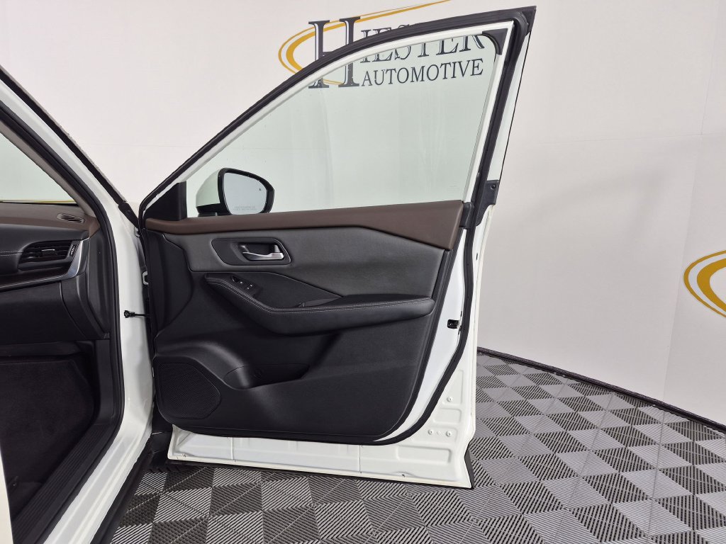 Used 2023 Nissan Rogue SV AWD/4WD image 34
