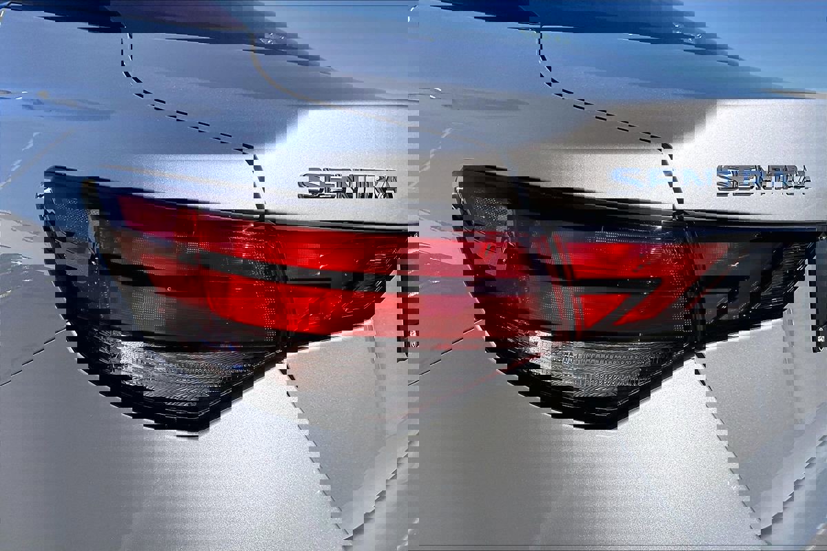 Used 2023 Nissan Sentra SV image 6