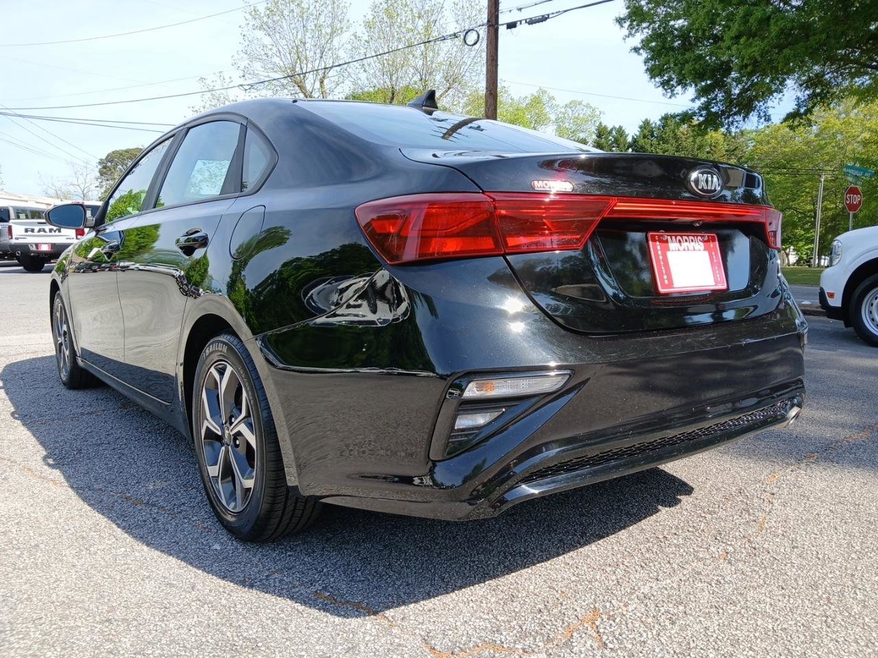 Used 2019 Kia Forte LXS FWD image 9