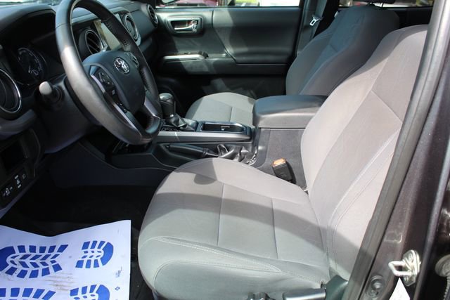 Used 2019 Toyota Tacoma TRD Off-Road AWD/4WD image 13