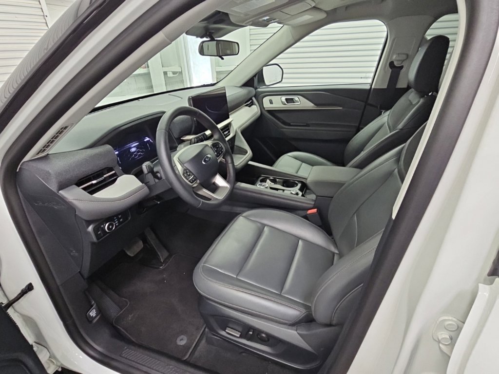 Used 2026 Ford Explorer Active w/ Active Comfort Package AWD/4WD image 11