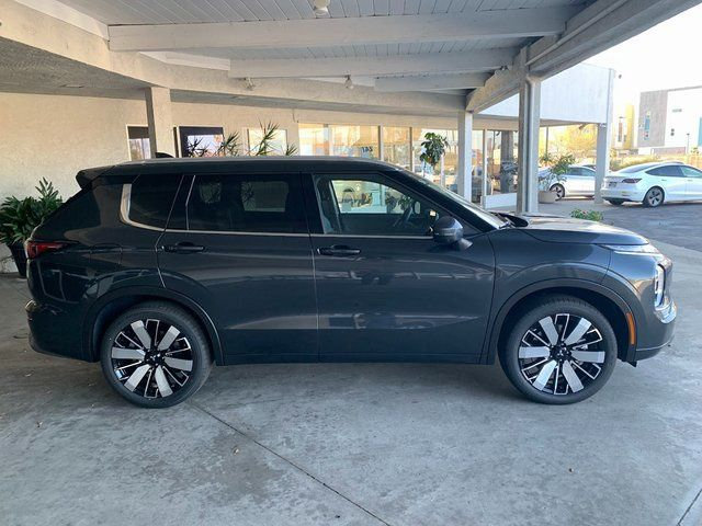 New 2026 Mitsubishi Outlander SEL FWD image 2