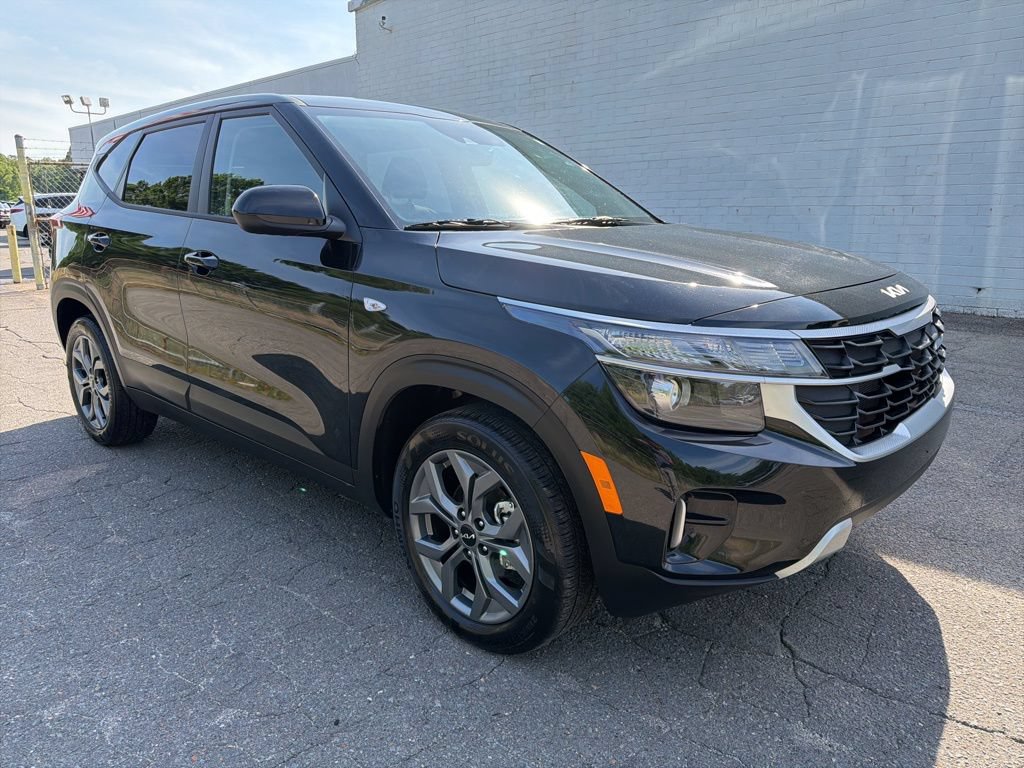 Used 2026 Kia Seltos EX FWD image 8