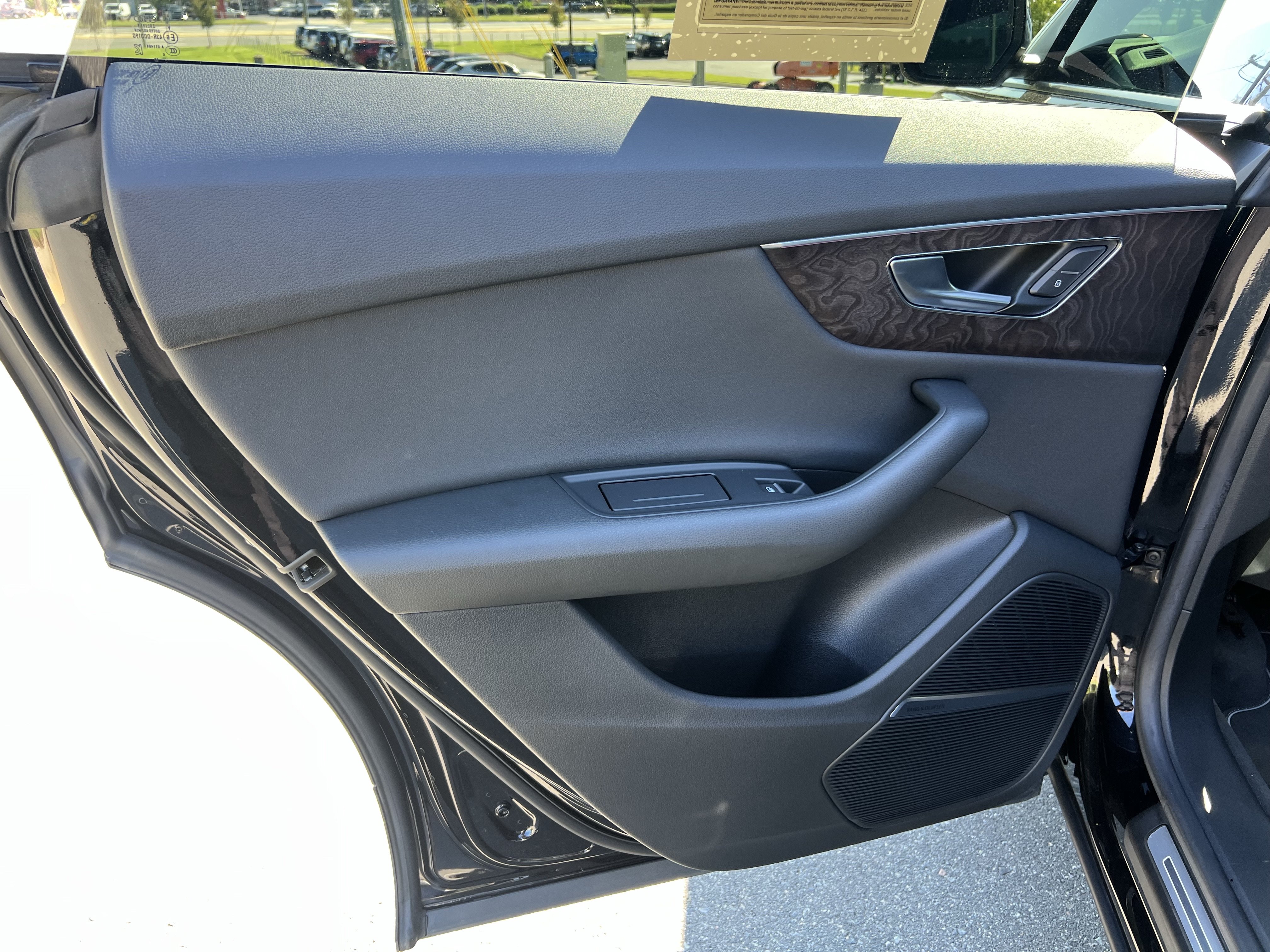 Used 2019 Audi Q8 Premium Plus AWD/4WD image 28