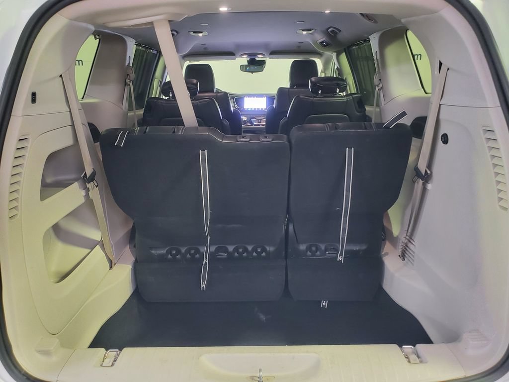 Used 2023 Chrysler Pacifica Touring-L FWD image 28