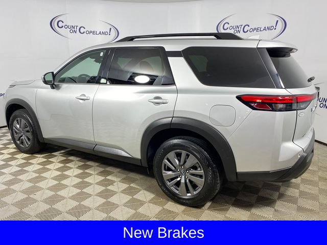 Used 2025 Nissan Pathfinder SV FWD image 4
