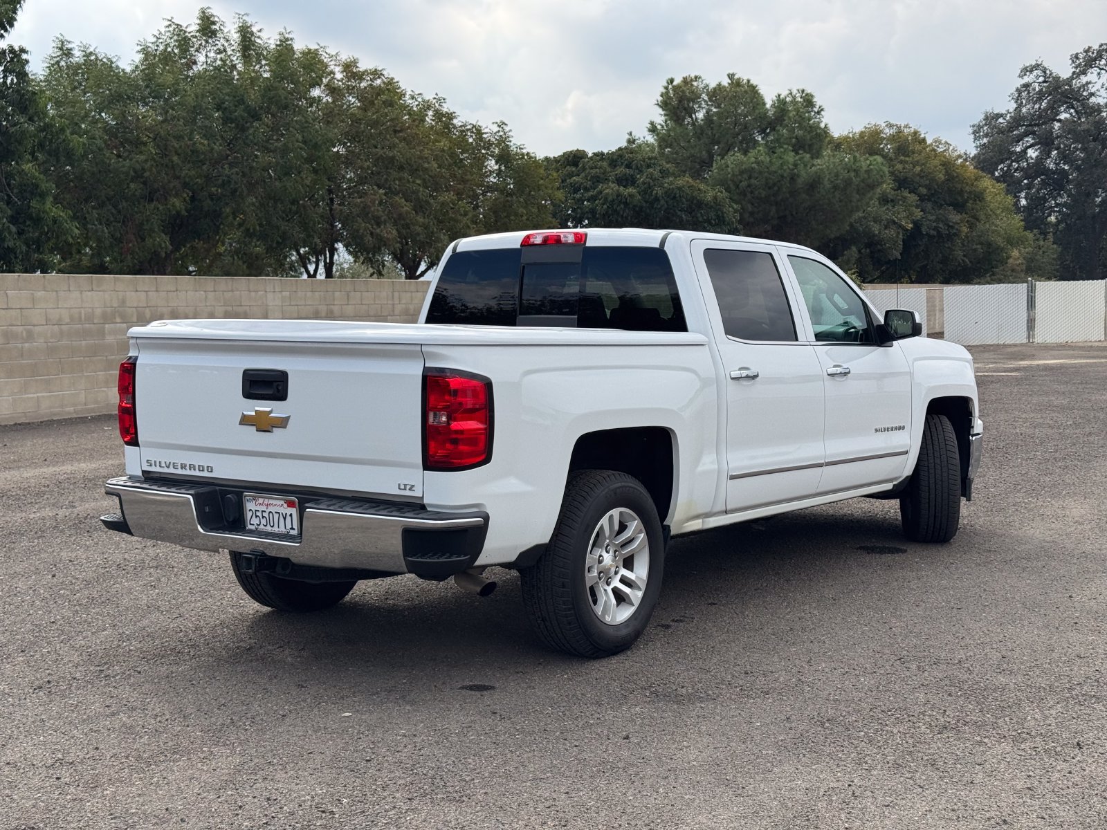 Used 2015 Chevrolet Silverado 1500 LTZ RWD image 3