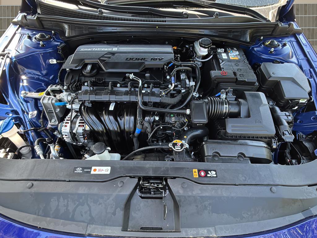 Certified 2025 Hyundai Elantra SE image 12