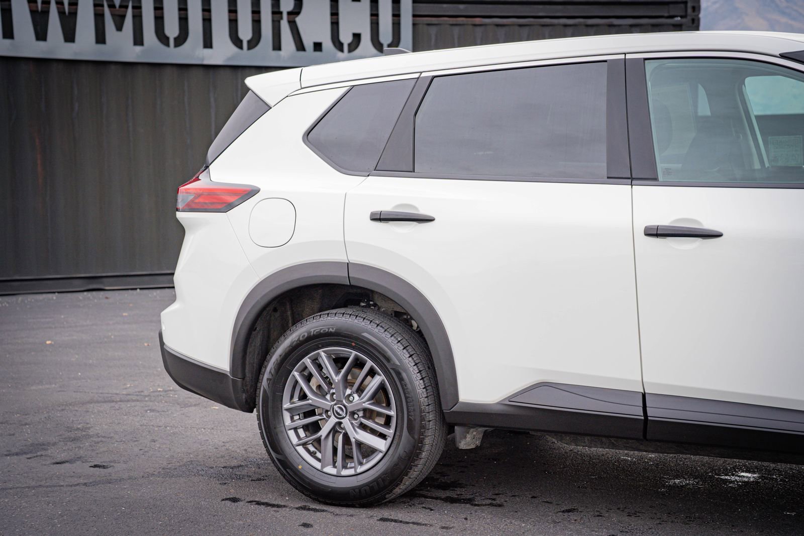 Used 2024 Nissan Rogue S image 6