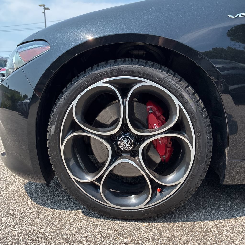 Used 2022 Alfa Romeo Giulia Veloce AWD/4WD image 17