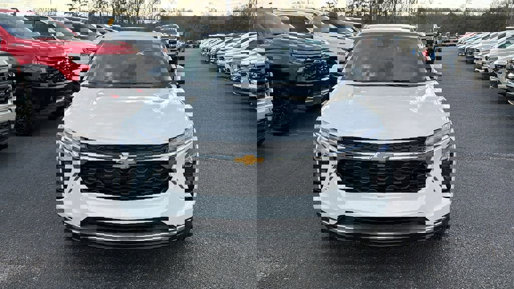 New 2026 Chevrolet Trax LT w/ Driver Confidence Package image 2