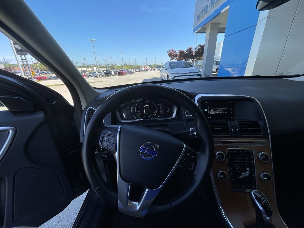 Used 2017 Volvo XC60 T5 Inscription w/ Preferred Option Package image 10