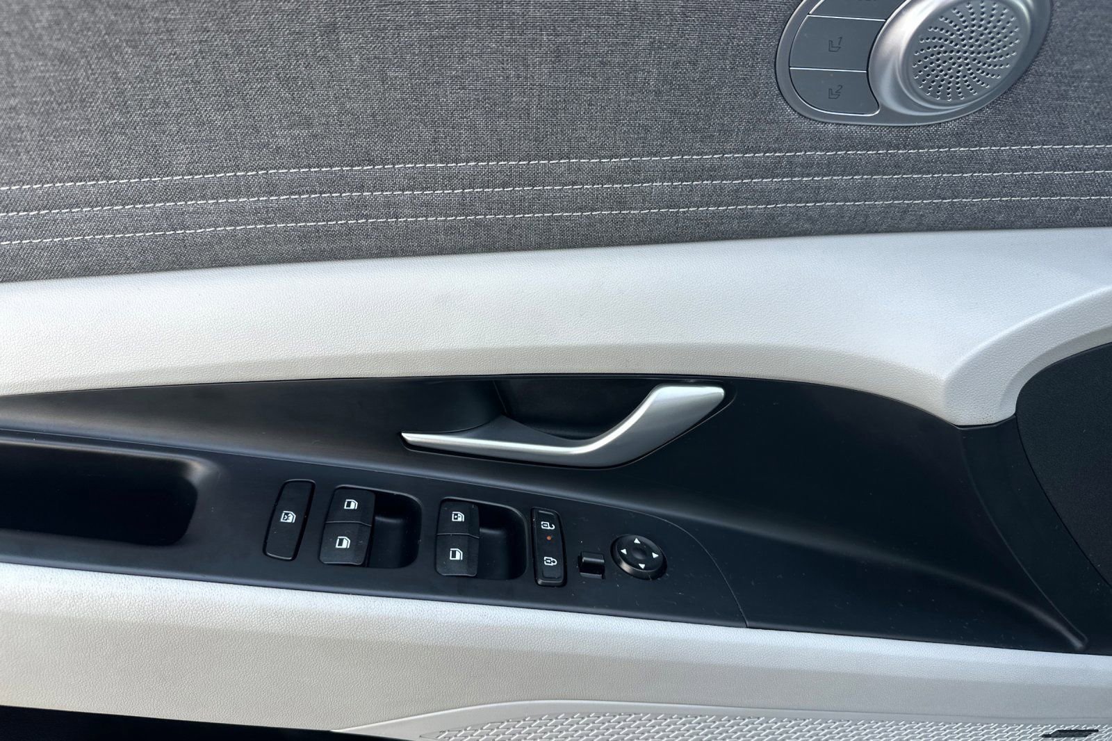 Used 2025 Hyundai Elantra Limited image 11