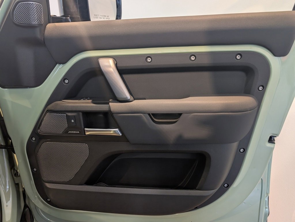 Used 2023 Land Rover Defender 110 75th Limited Edition image 31