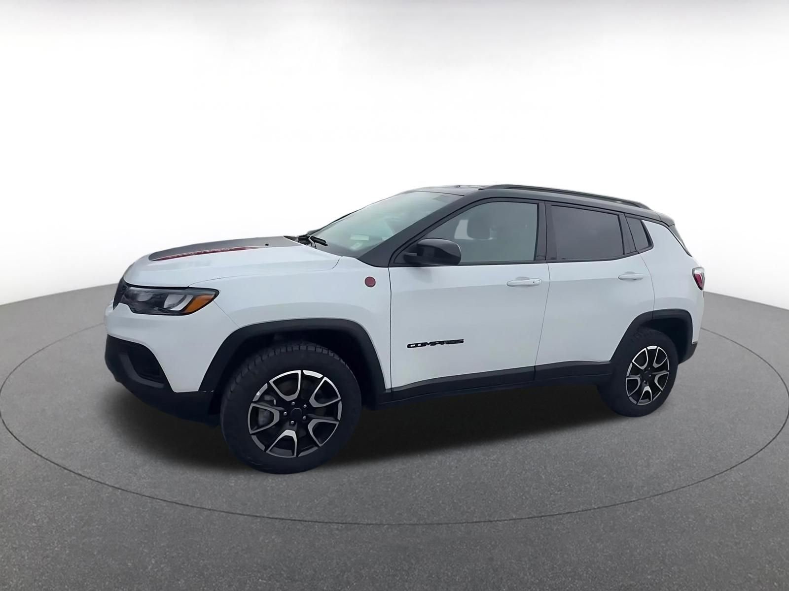Used 2025 Jeep Compass Trailhawk image 8