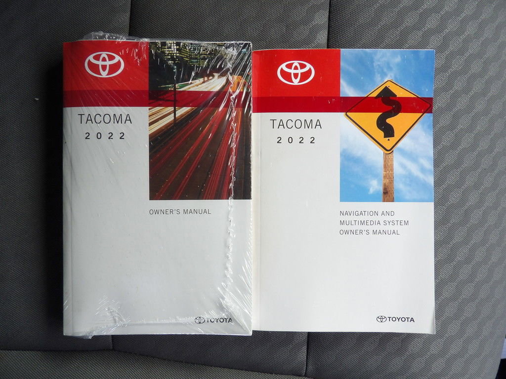 Used 2022 Toyota Tacoma SR image 38