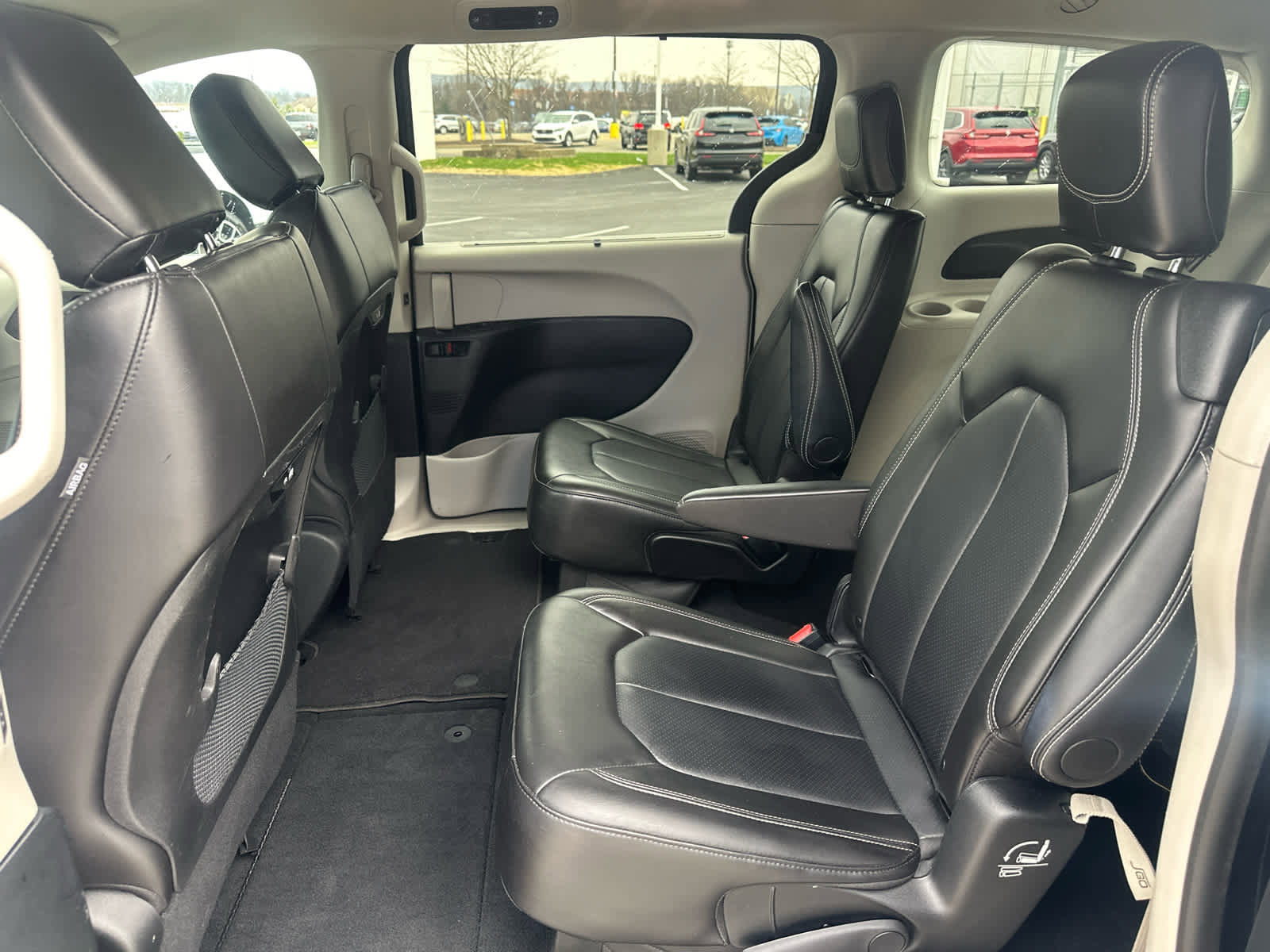 Used 2024 Chrysler Pacifica Touring-L image 17