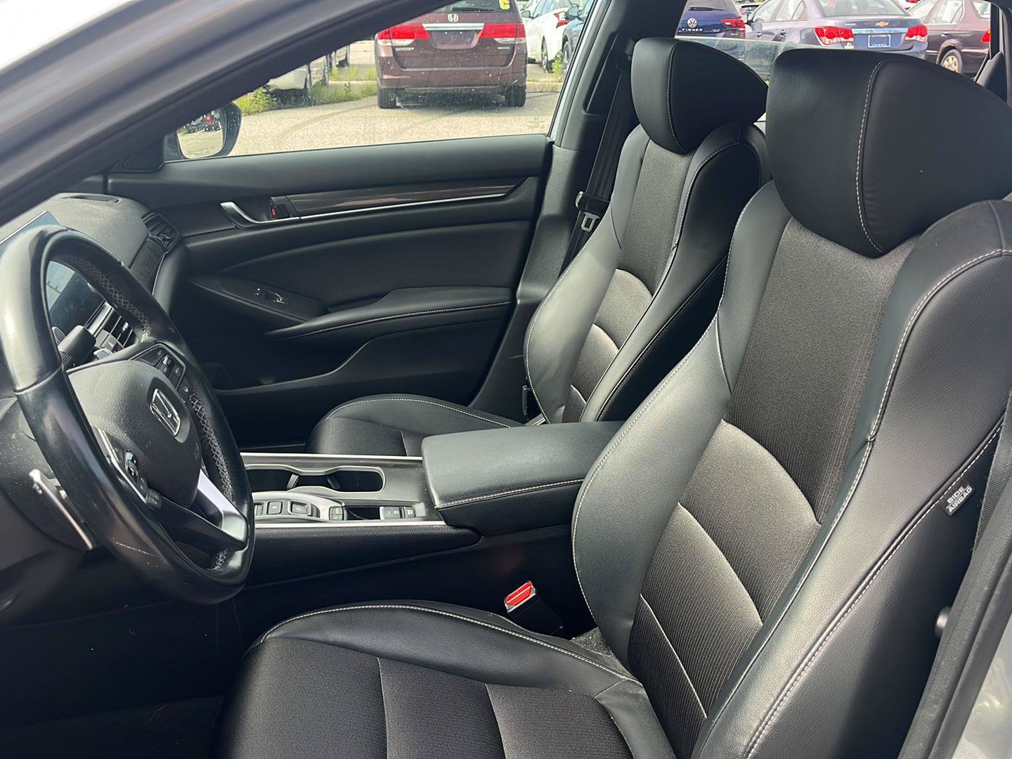 Used 2018 Honda Accord Sport image 2