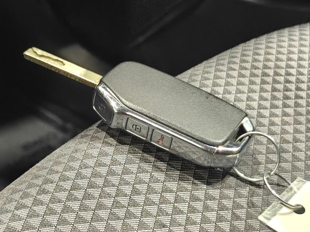 Used 2025 Kia Soul LX w/ LX Technology Package FWD image 9