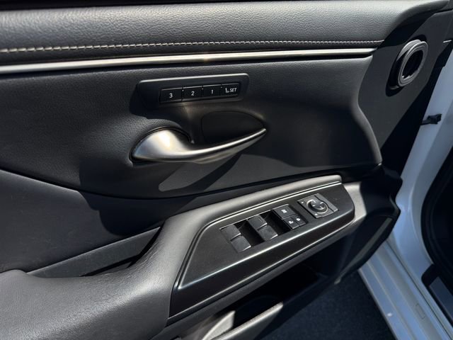 Used 2019 Lexus ES 350 w/ Premium Package FWD image 11