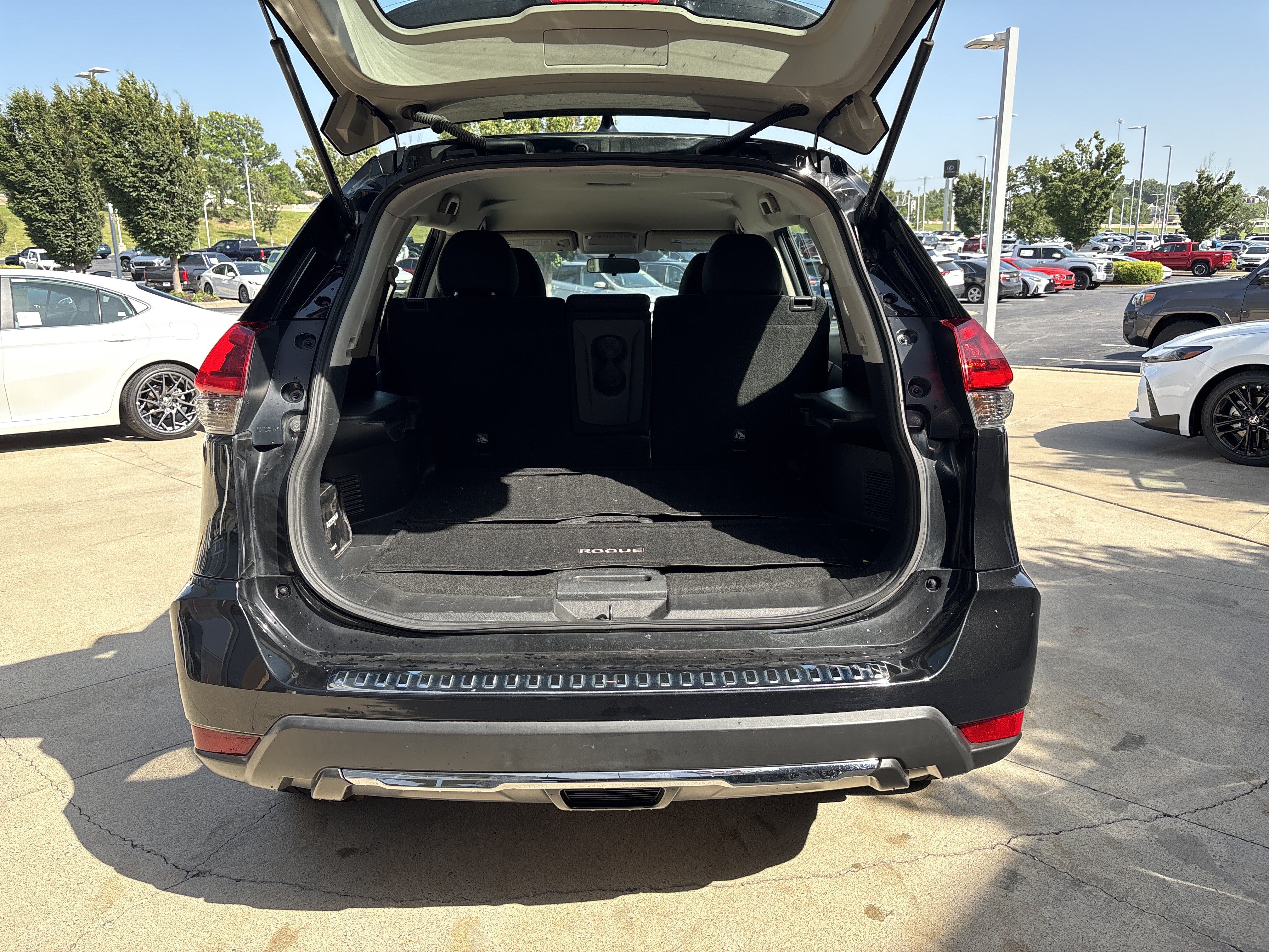 Used 2018 Nissan Rogue S AWD/4WD image 38