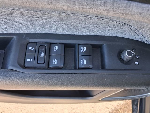 Used 2024 Jeep Compass Sport image 18