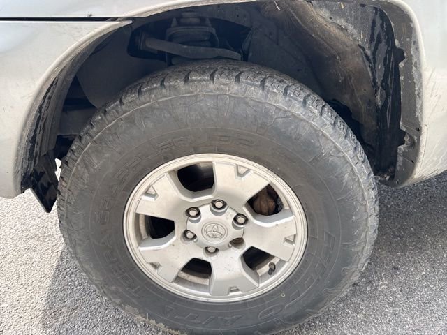 Used 2015 Toyota Tacoma 4x4 Access Cab V6 w/ TRD Off-Road Package image 6