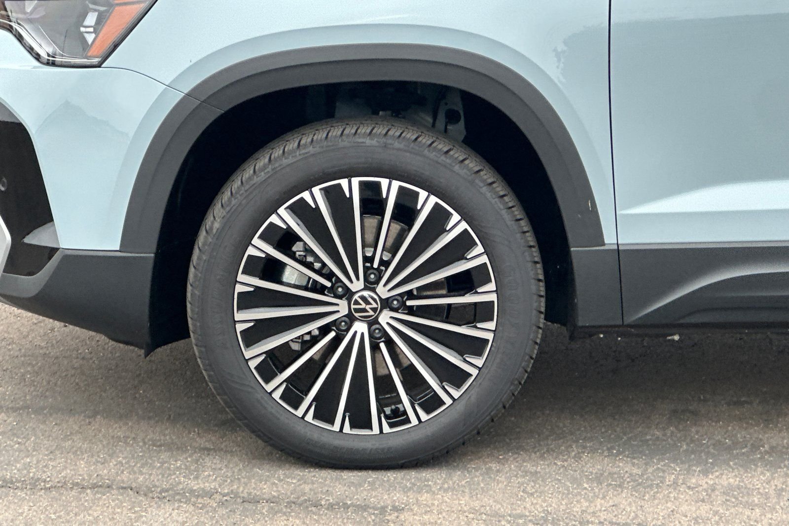New 2026 Volkswagen Taos SE FWD image 25