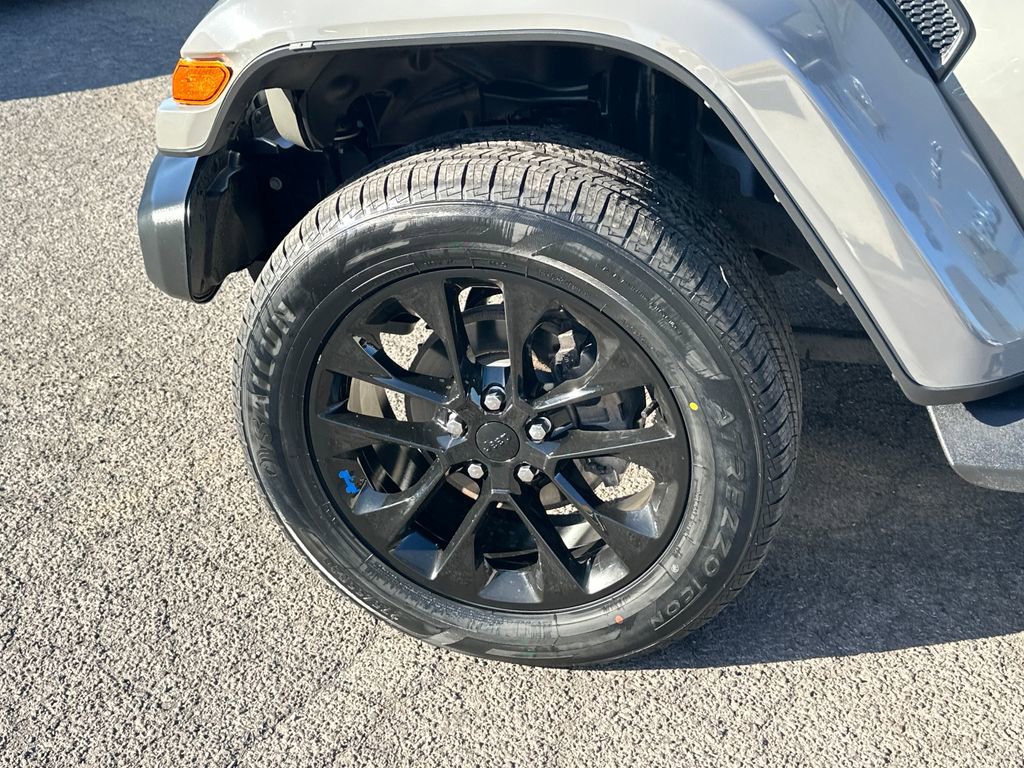 Used 2023 Jeep Wrangler Unlimited Sahara image 12