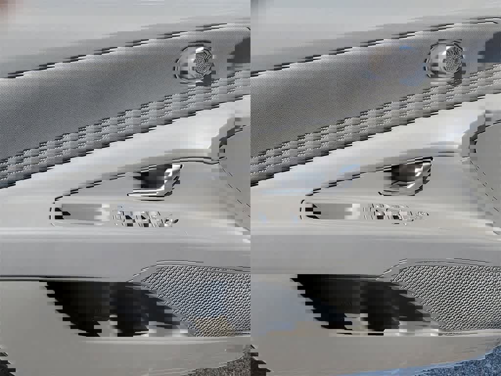 New 2025 Hyundai Elantra SEL image 17