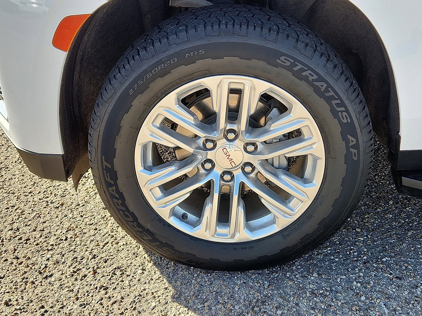 Used 2023 GMC Yukon XL SLT image 7