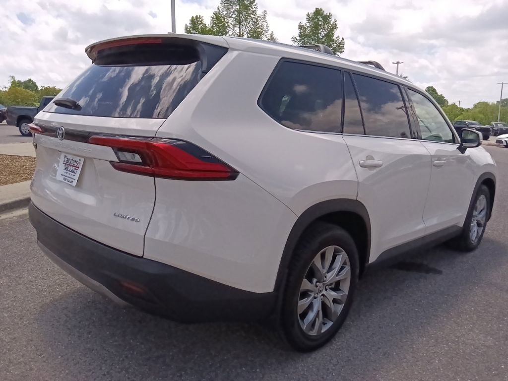 Used 2024 Toyota Grand Highlander AWD image 3