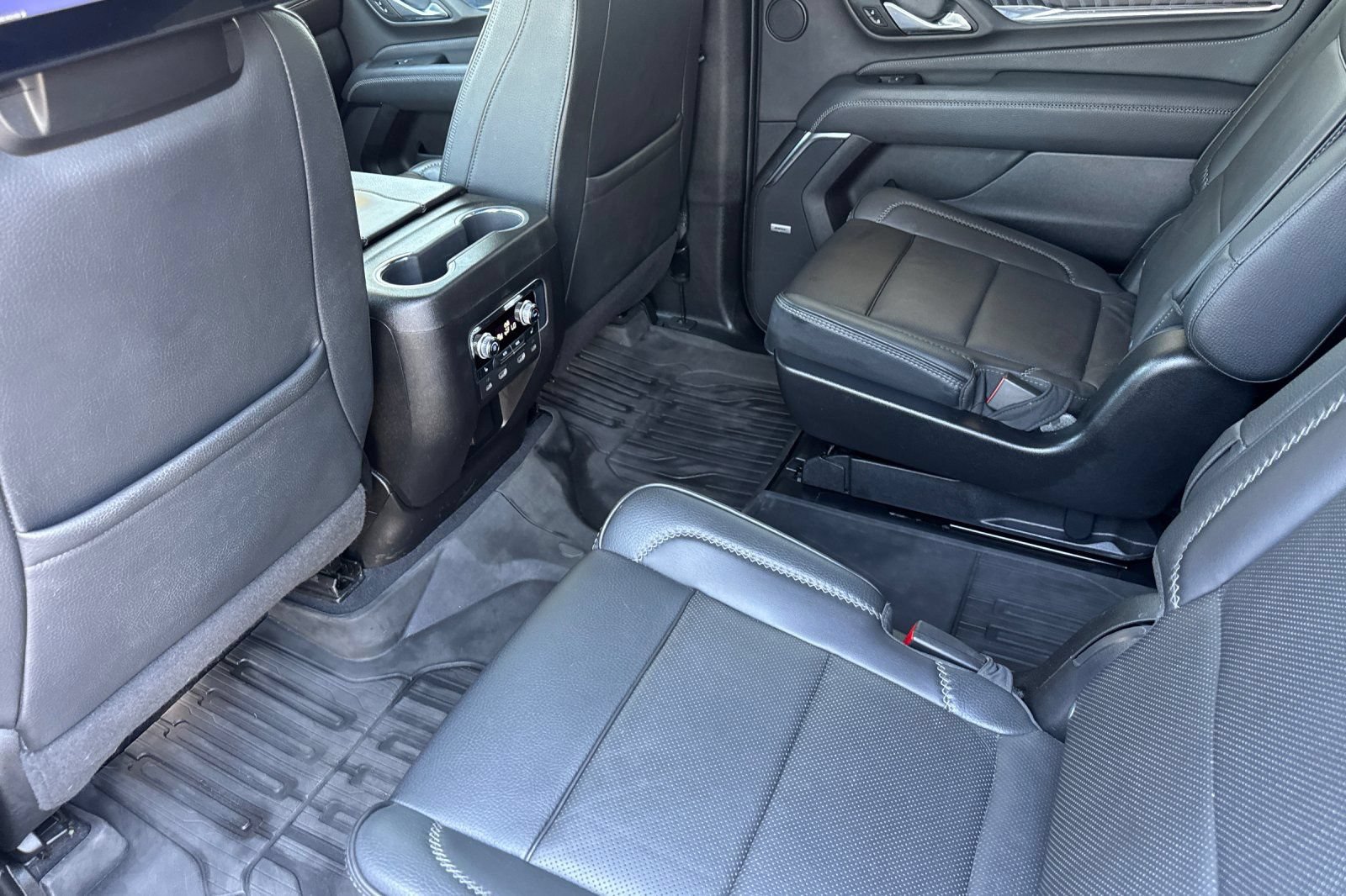 Certified 2023 GMC Yukon XL Denali w/ Advanced Technology Package AWD/4WD image 13