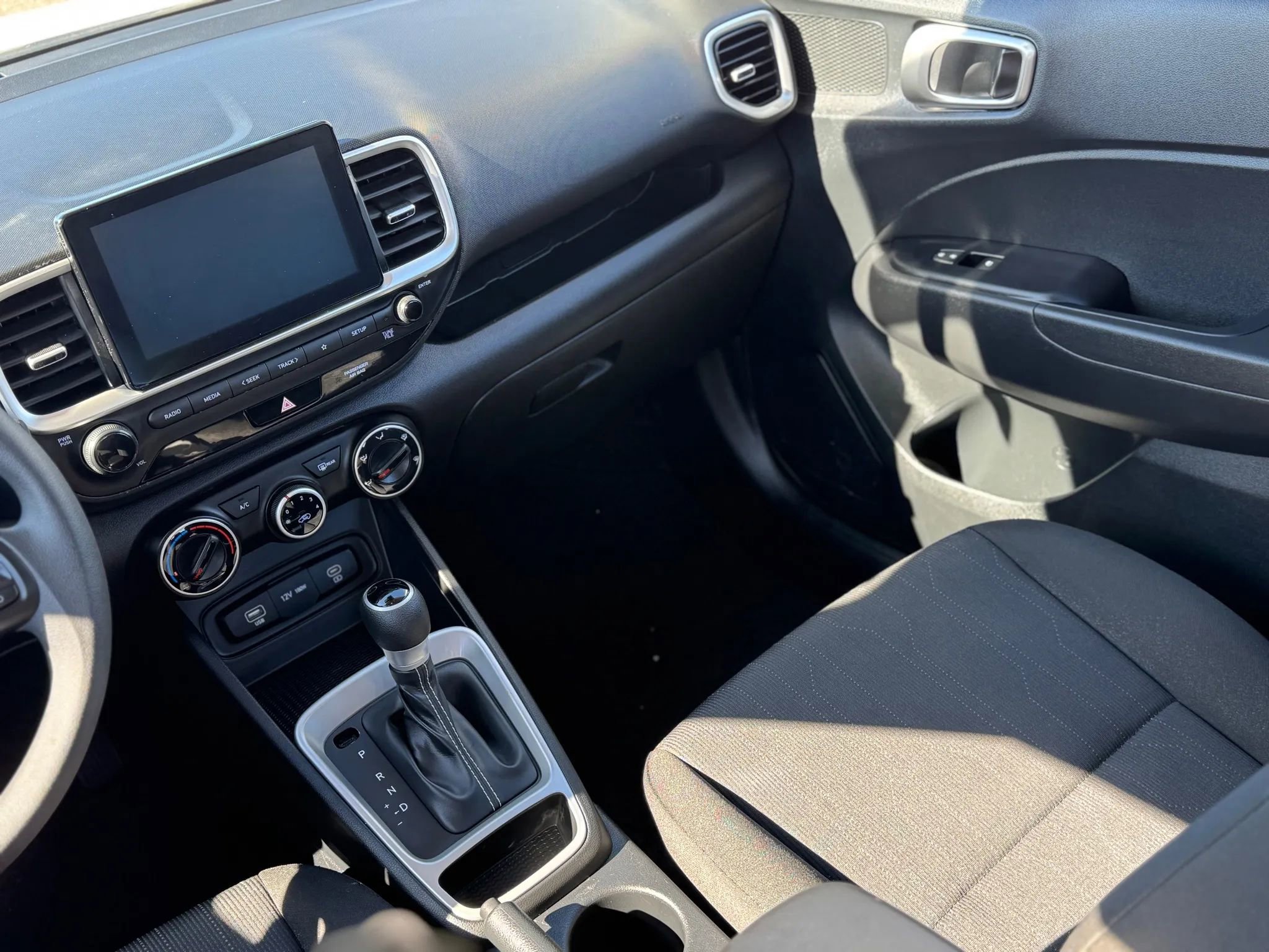 Used 2023 Hyundai Venue SE image 17