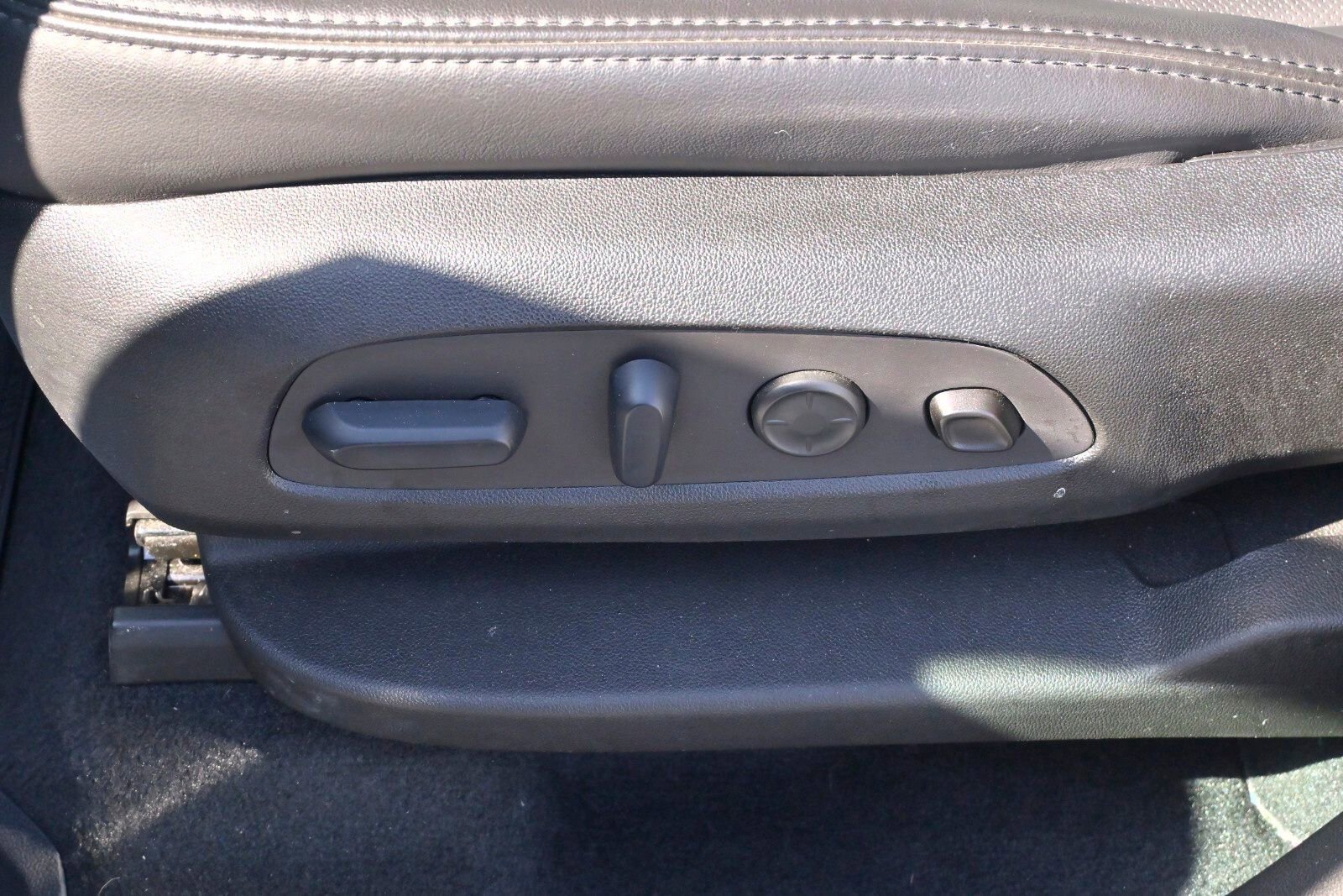 Used 2024 Buick Enclave Avenir w/ Avenir Technology Package image 21