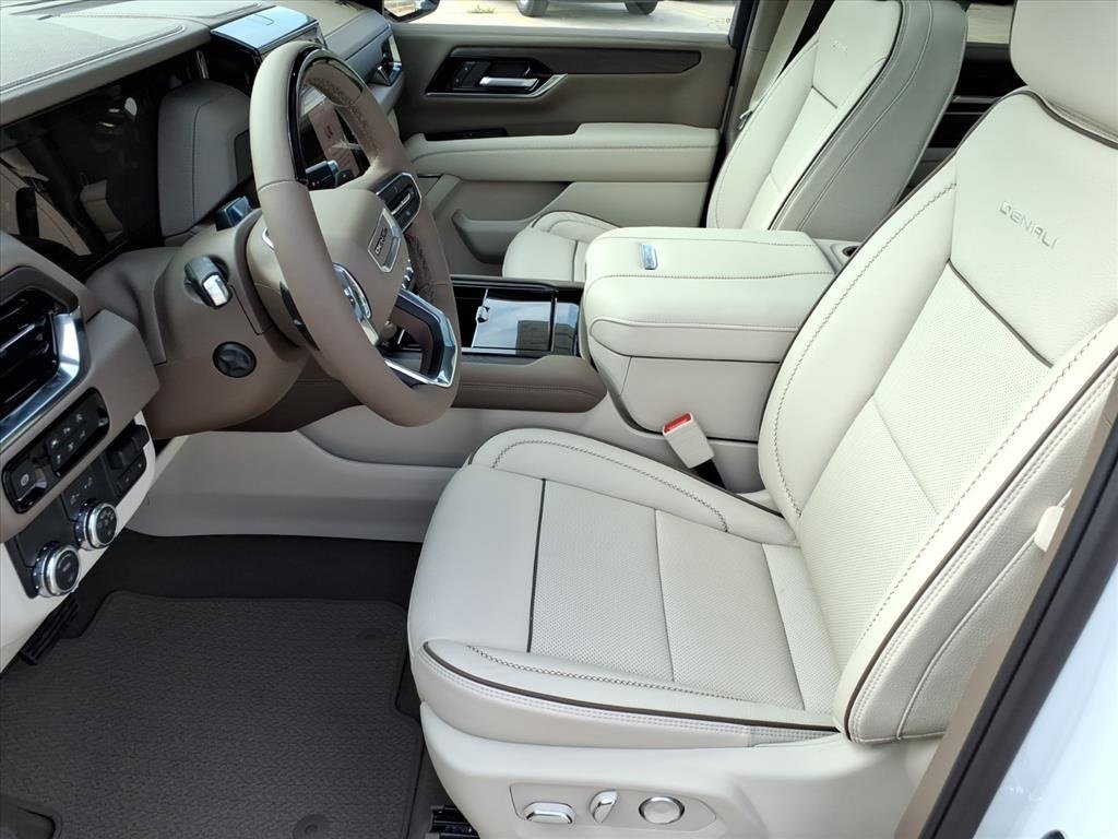 New 2026 GMC Yukon XL Denali w/ Denali Reserve Package image 13