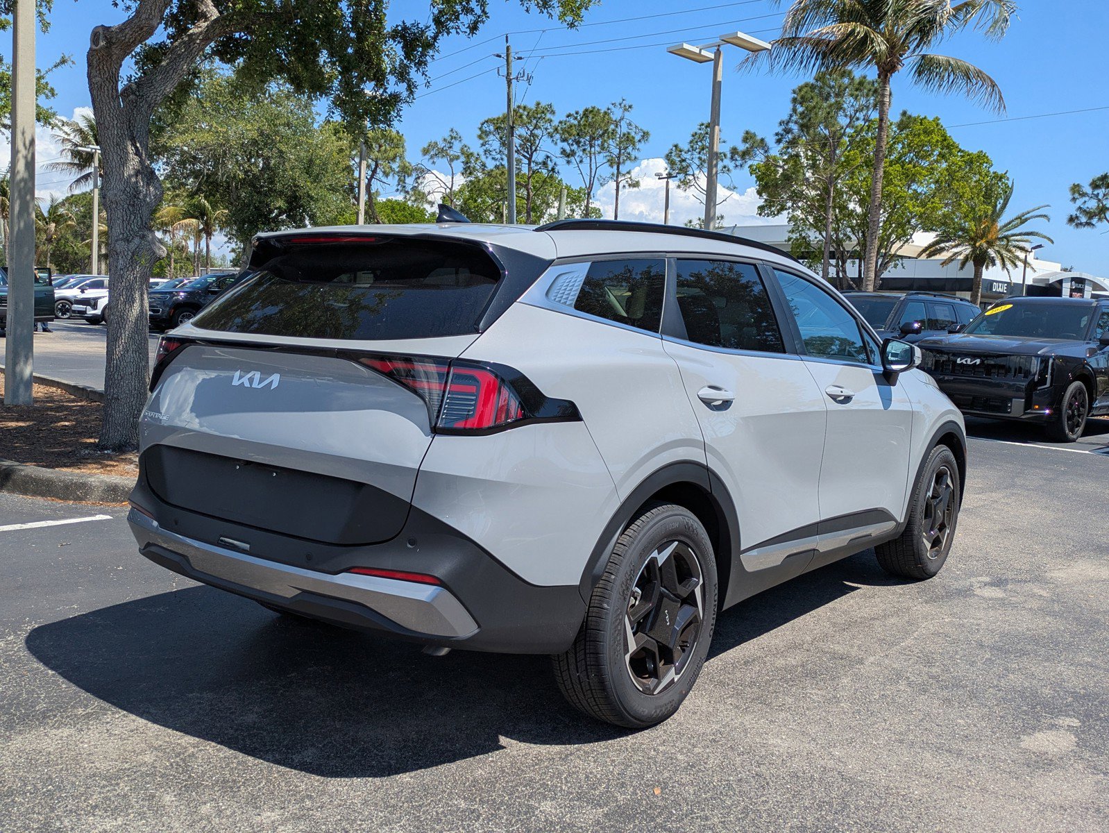 Certified 2026 Kia Sportage EX w/ EX Panorama Roof Package FWD image 4