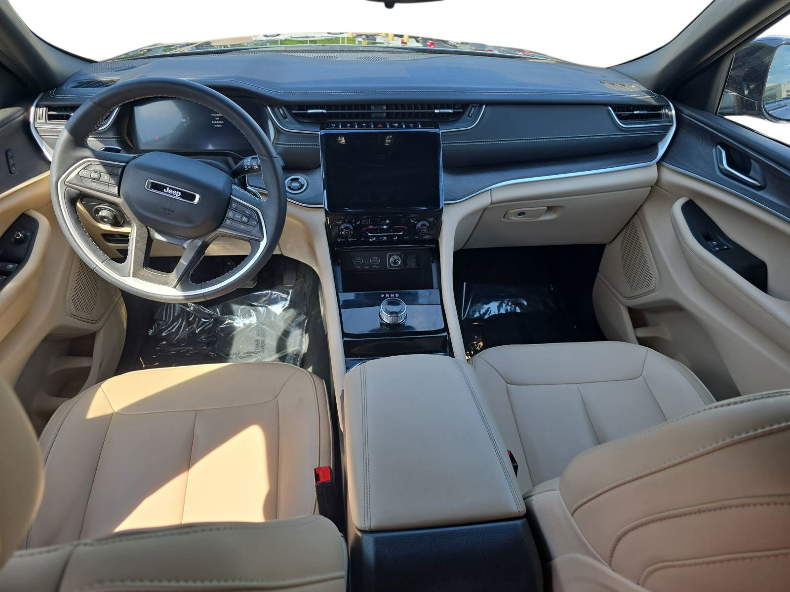 Used 2023 Jeep Grand Cherokee Limited w/ Black Appearance Package image 9