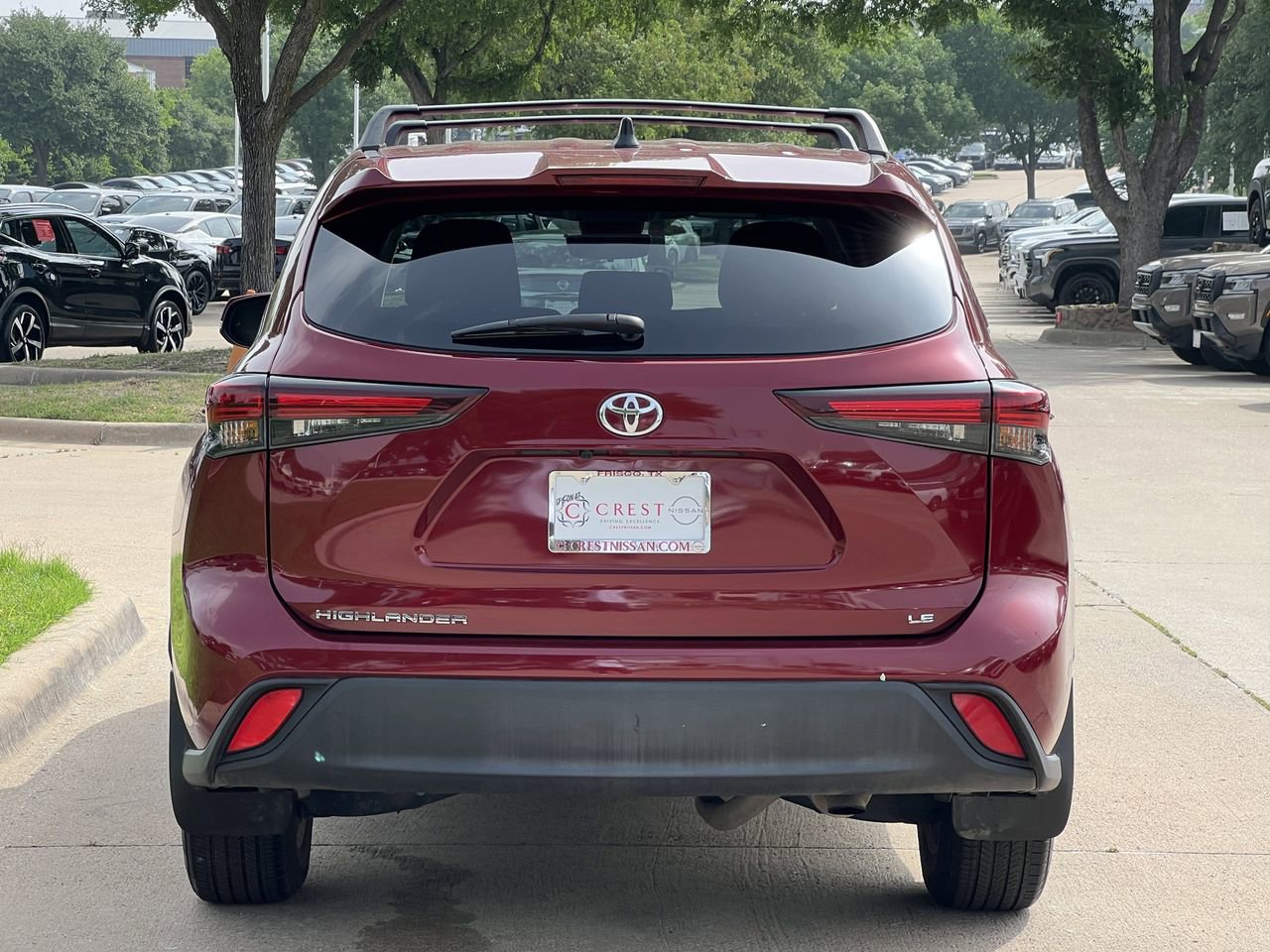 Used 2024 Toyota Highlander LE FWD image 5