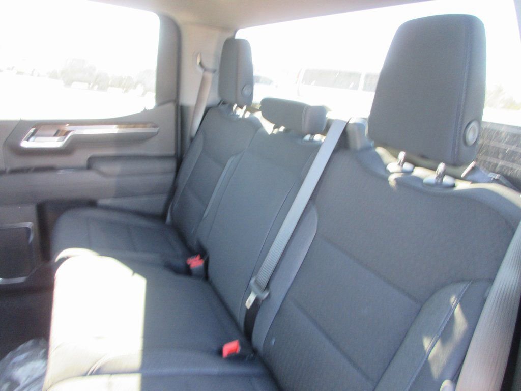 New 2026 GMC Sierra 1500 SLE image 14