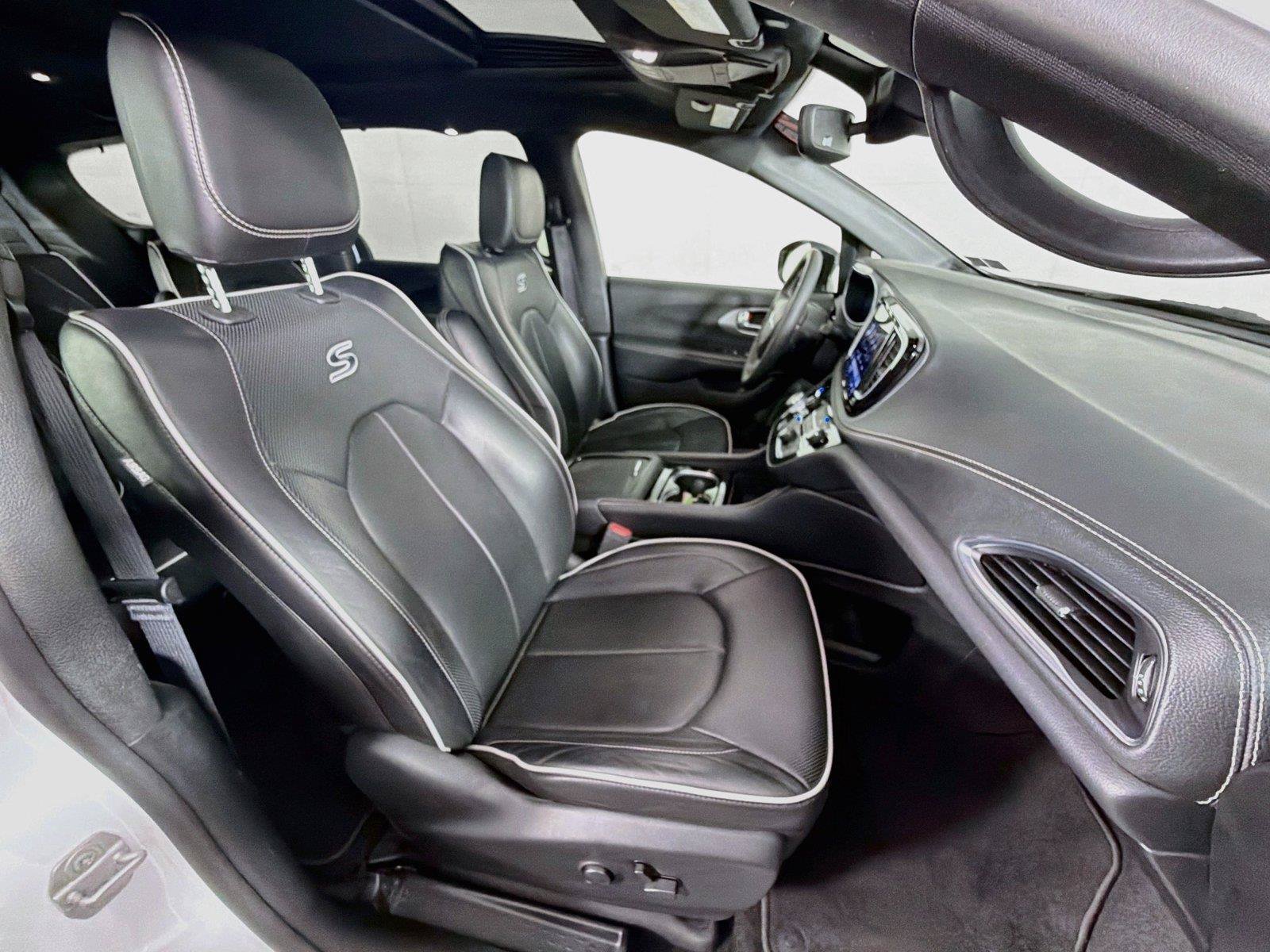 Used 2025 Chrysler Pacifica Limited FWD image 31