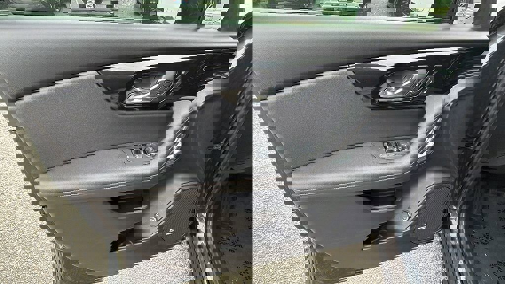 Certified 2022 Chevrolet Blazer Premier w/ Enhanced Convenience Package image 11